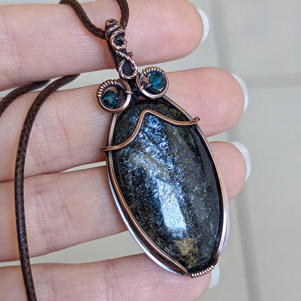 Moss Kyanite Toad Pendant in Oxidized Copper