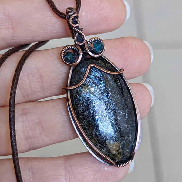 Moss Kyanite Toad Pendant in Oxidized Copper