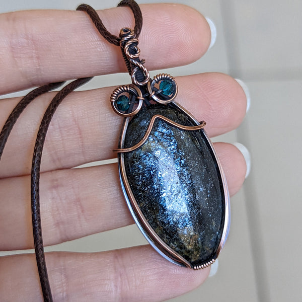 Moss Kyanite Toad Pendant in Oxidized Copper