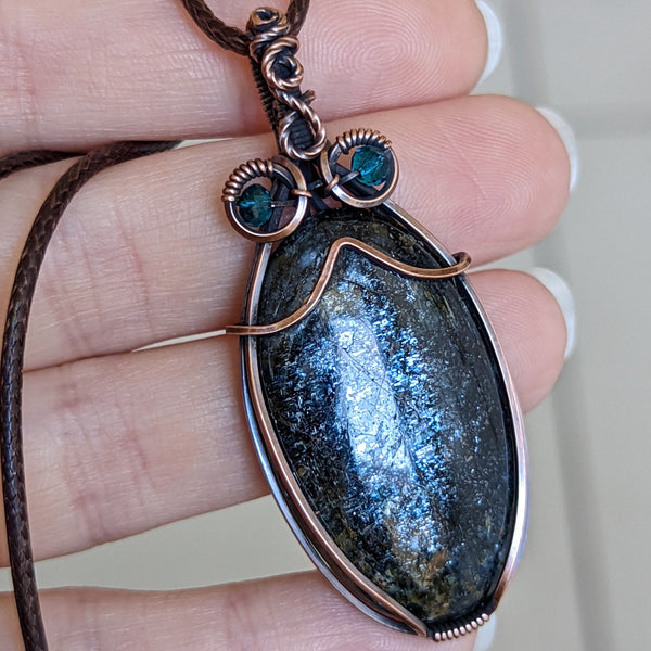 Moss Kyanite Toad Pendant in Oxidized Copper