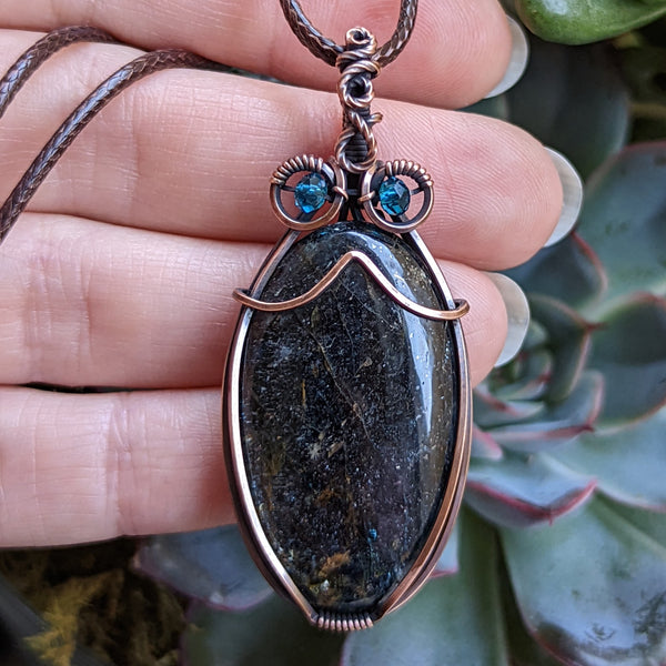 Moss Kyanite Toad Pendant in Oxidized Copper