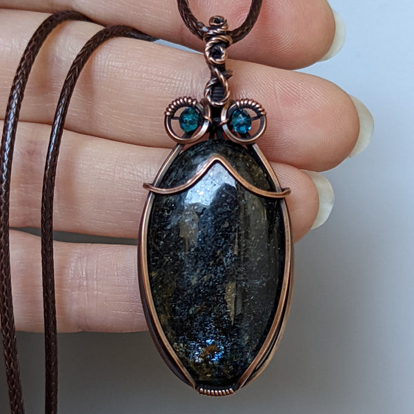 Moss Kyanite Toad Pendant in Oxidized Copper