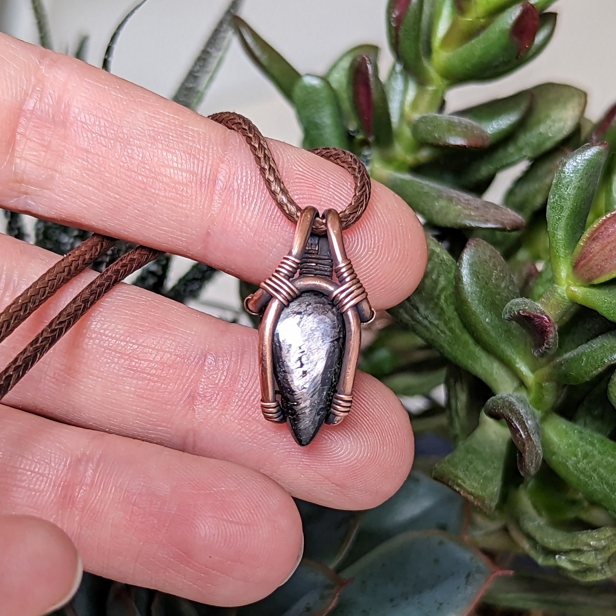 Hypersthene Mini Pendant in Oxidized Copper